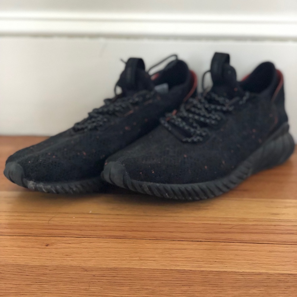 Men’s adidas tubulars in heathered black/red